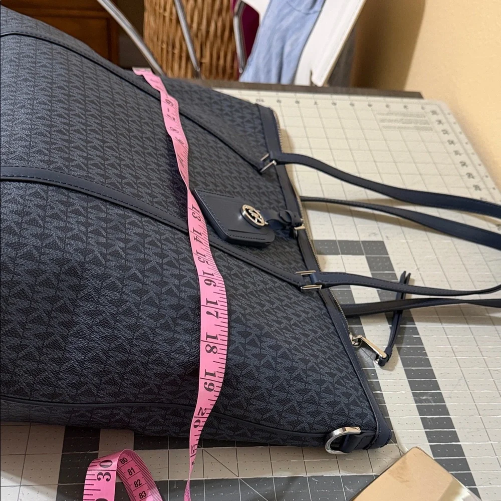 Michael Kors Dark Blue Signature Tote - Picture 13 of 15